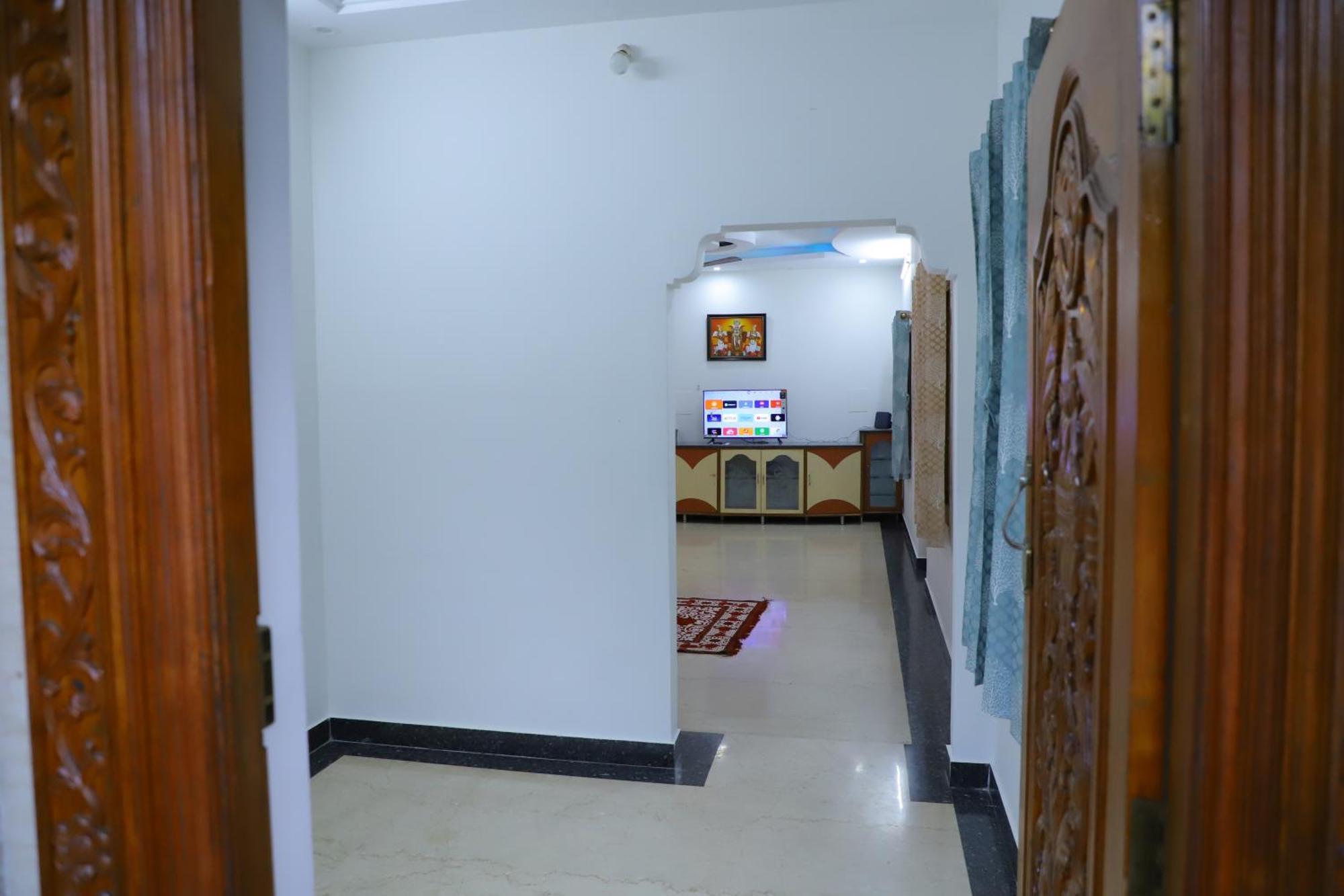 Nanda Mohan Homestay- Luxuries Ac Apartment Close To Alipiri Foothills-Kapila Teertham And Iskcon Temple 蒂鲁帕蒂 外观 照片